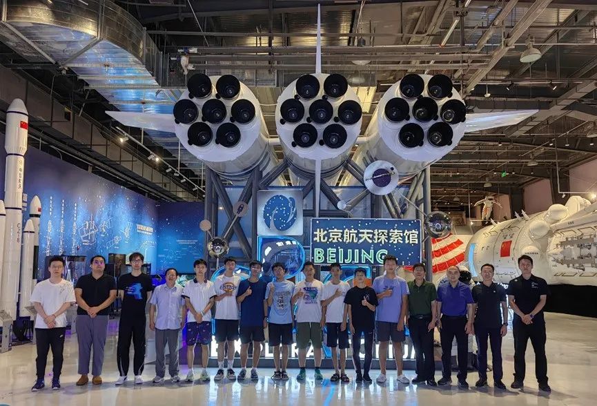 深圳高中生“手搓”火箭成功发射! 深圳高中生“手搓”火箭成功发射!