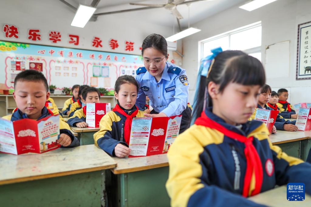 新华全媒+｜各地举行全民国家安全教育日活动