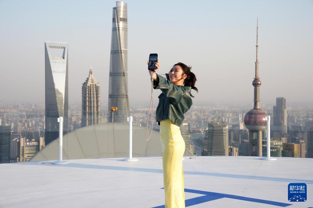上海320米空中观景台开放 全景俯瞰城市天际线 上海320米空中观景台开放 全景俯瞰城市天际线