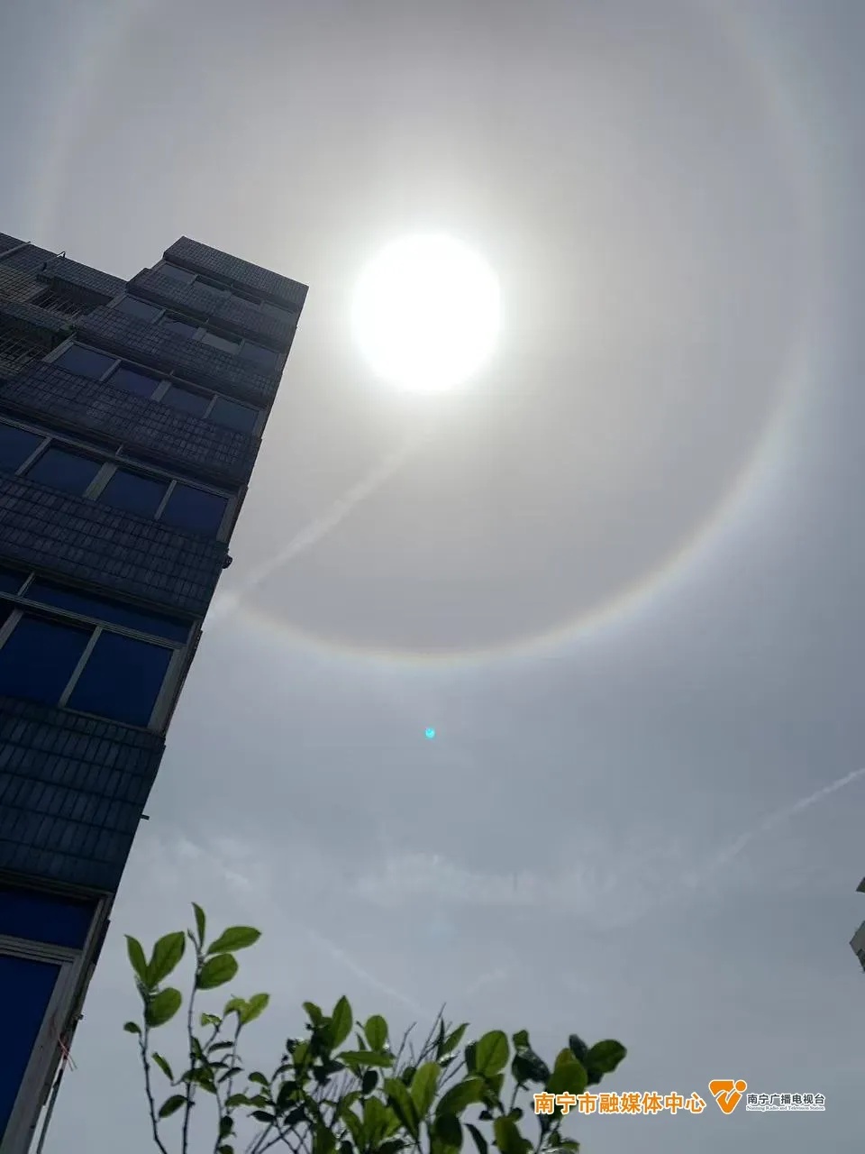 南宁惊现日晕奇观！你拍到“天空之眼”了吗？