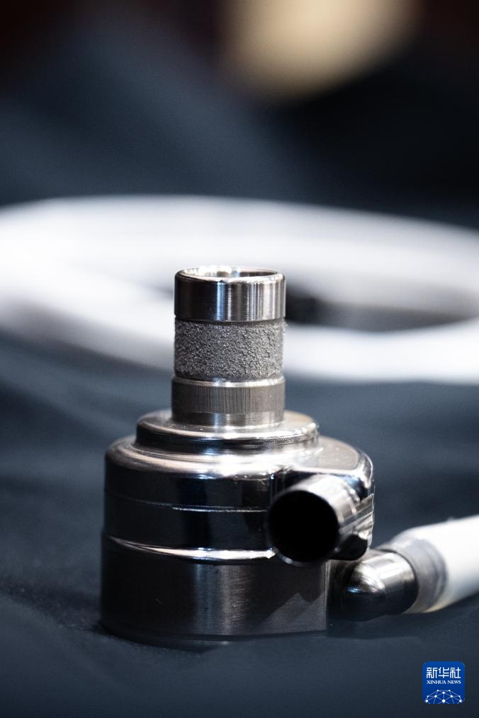 我自主研发儿童用磁悬浮“人工心”成功植入