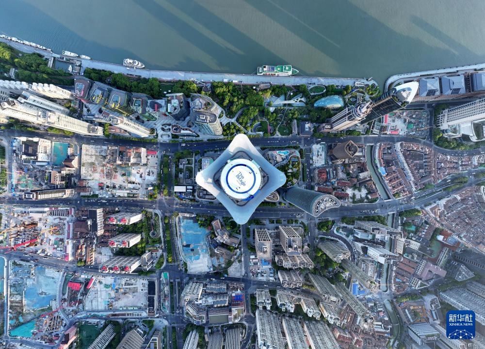 上海320米空中观景台开放 全景俯瞰城市天际线 上海320米空中观景台开放 全景俯瞰城市天际线
