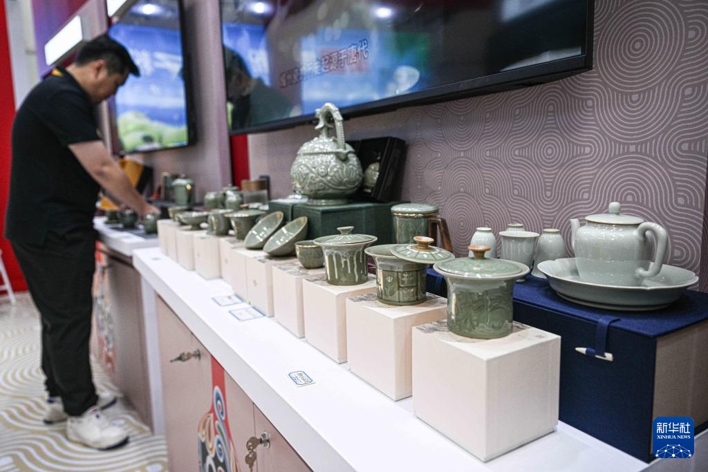 新华全媒+·第五届消博会丨非遗加持，国潮消费信心拉满