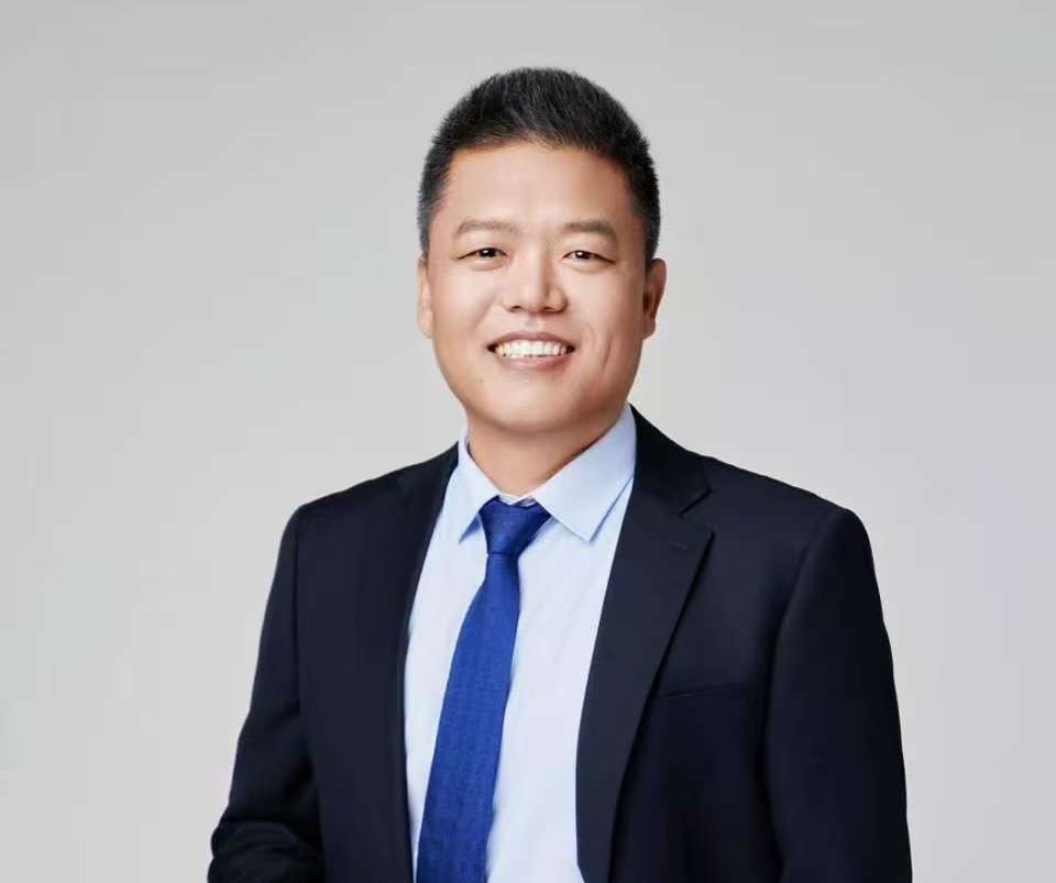 73岁老伯打赏女主播花光退休金，网友：求父母“青少年模式”