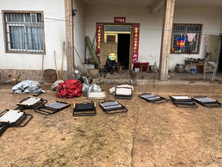 抓小偷查出枪？遂宁何大爷这一下整得够呛！