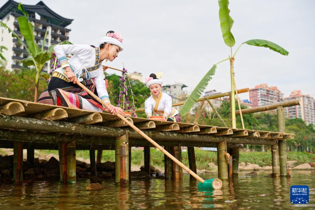 庆祝泼水节 庆祝泼水节