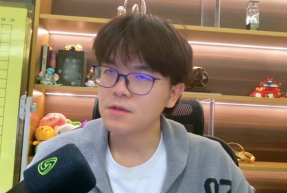 柯洁直播中回应:现在下棋不快乐,先歇一歇,曾自封“世界围棋九冠王” 柯洁直播中回应:现在下棋不快乐,先歇一歇,曾自封“世界围棋九冠王”