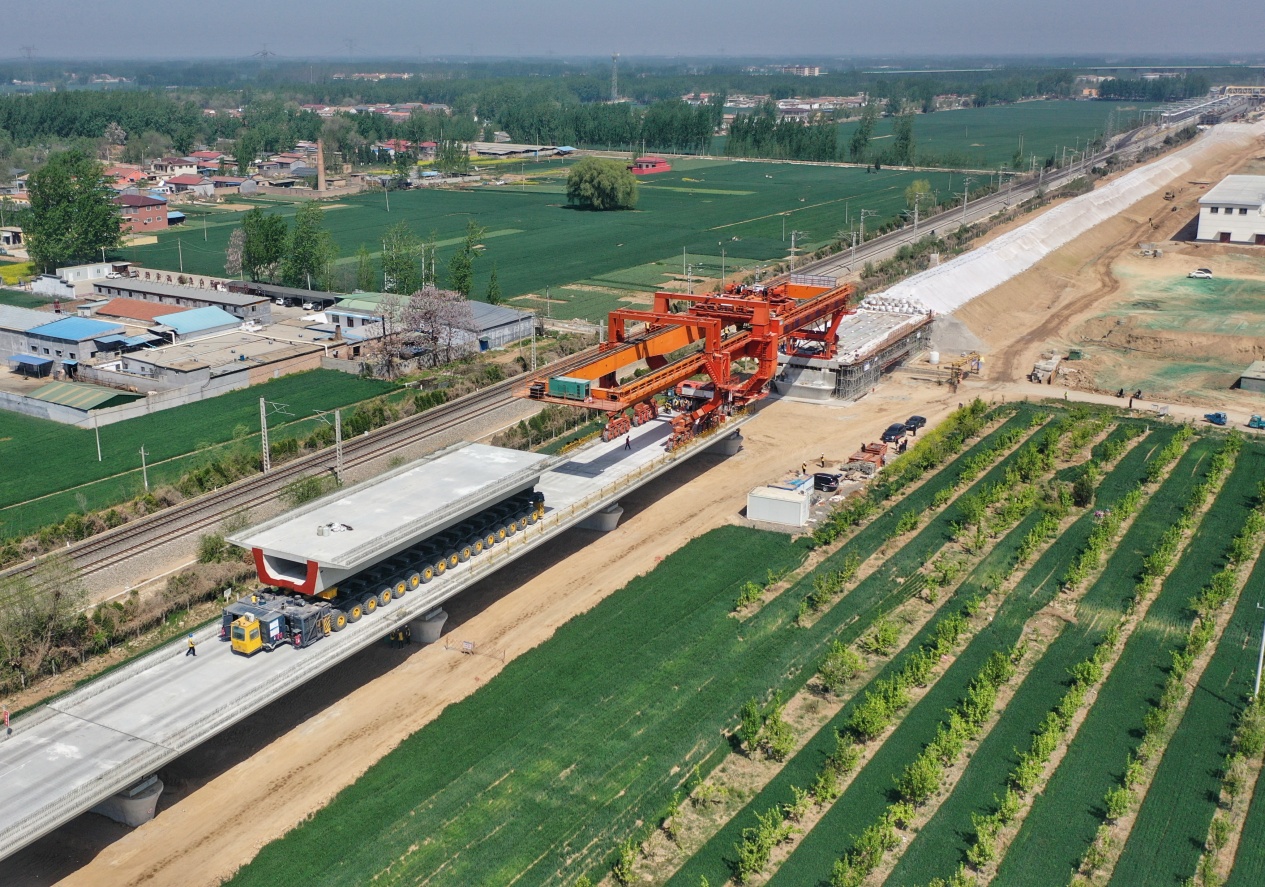 雄商高铁梁山至郓城段箱梁架设完成 雄商高铁梁山至郓城段箱梁架设完成