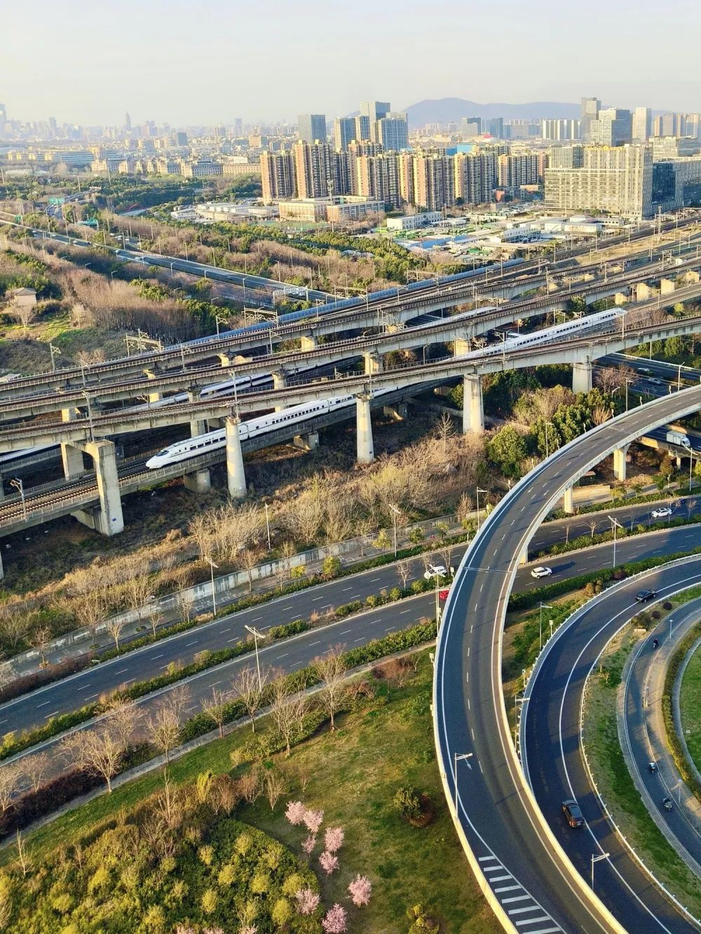 首破3000万！数览2025江苏铁路春游成绩单