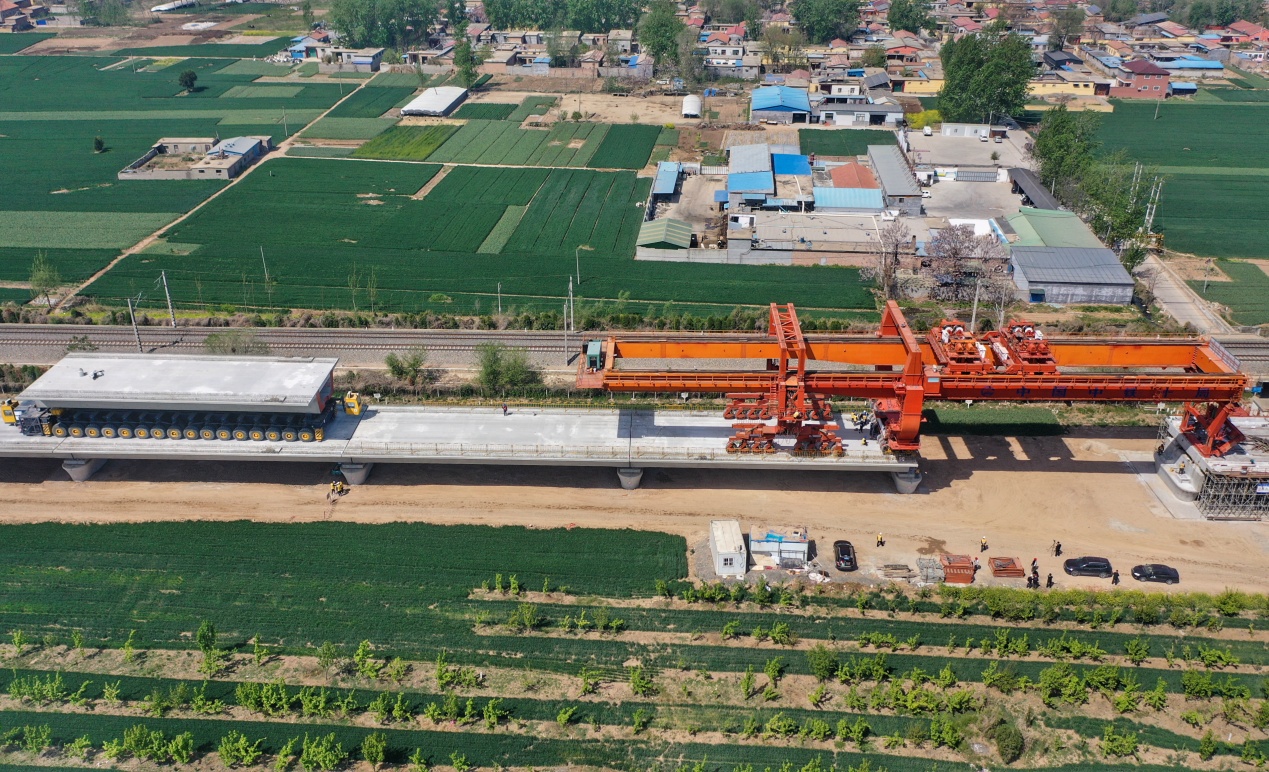 雄商高铁梁山至郓城段箱梁架设完成 雄商高铁梁山至郓城段箱梁架设完成