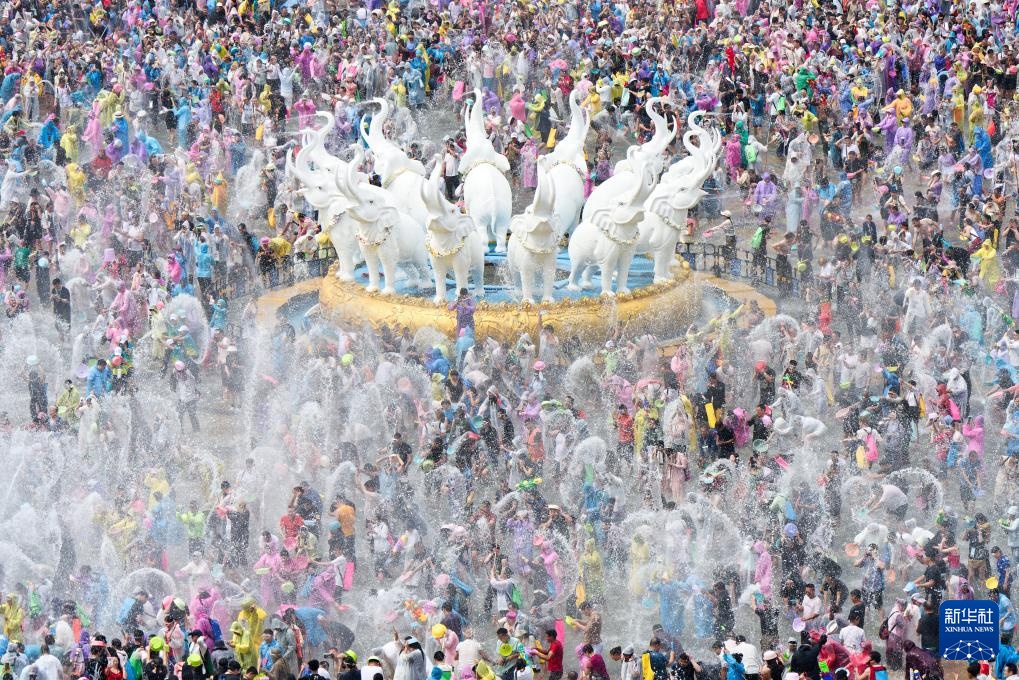庆祝泼水节 庆祝泼水节