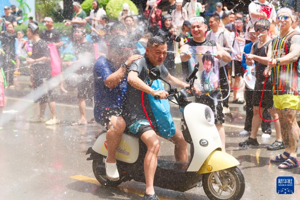 庆祝泼水节 庆祝泼水节