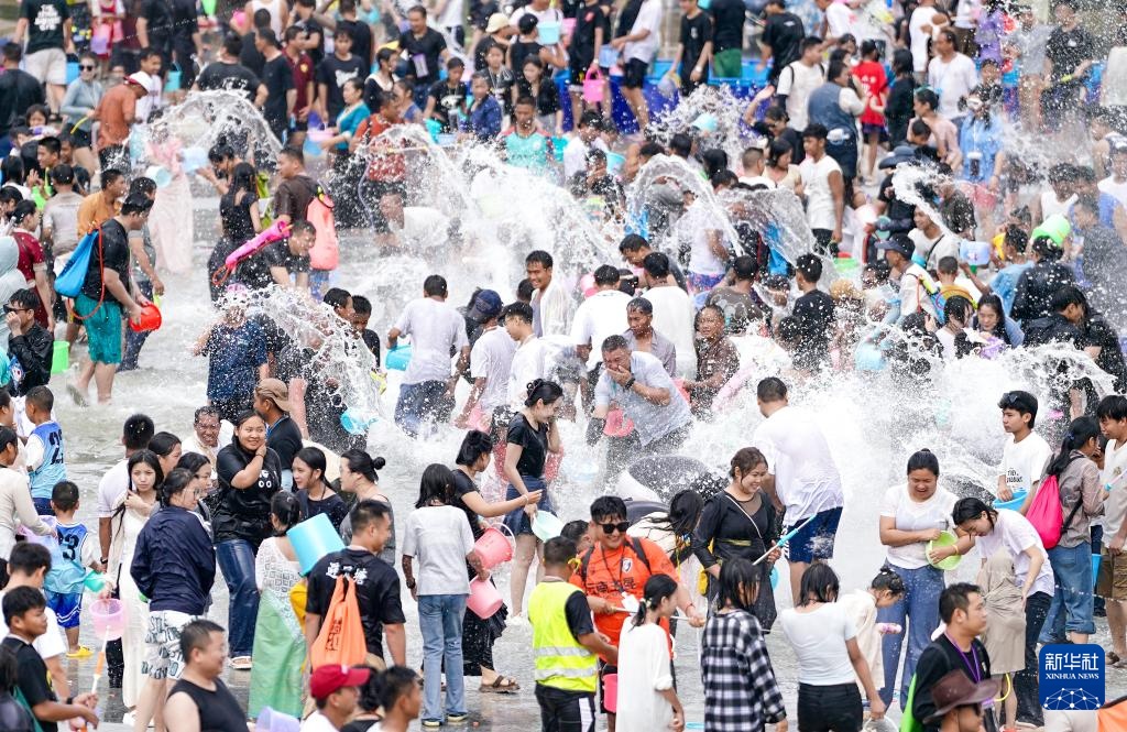 庆祝泼水节 庆祝泼水节