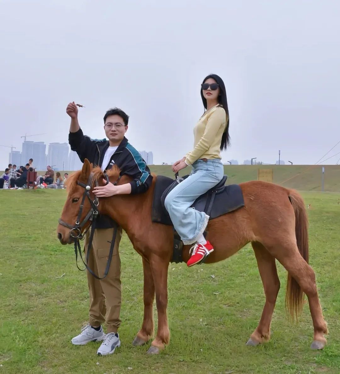 小伙在长沙为女友“求座”，结局暖心