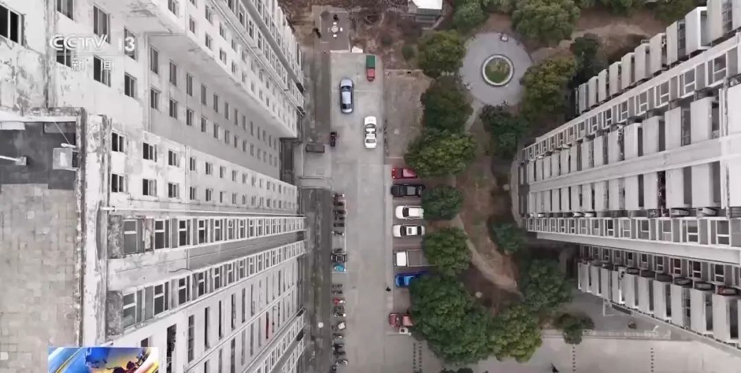 离谱！男子怕被妻子发现，竟将酒瓶从18楼扔下