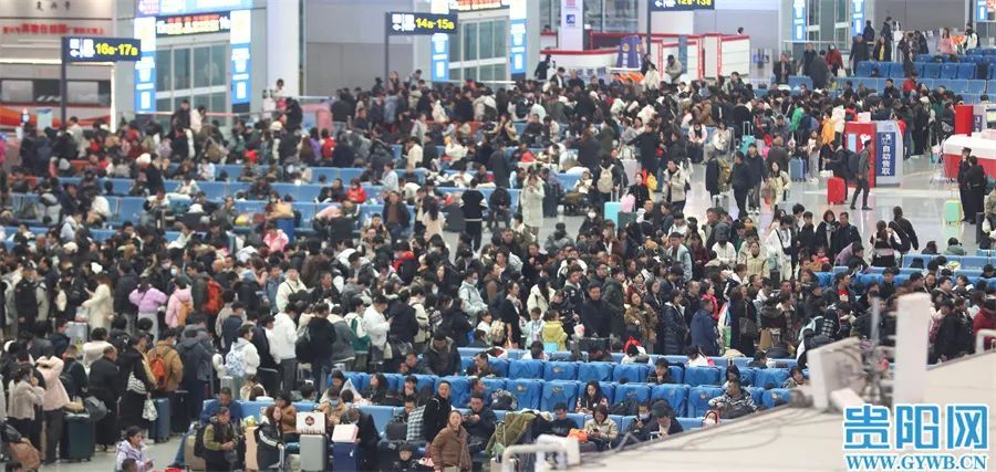 “五一”假期火车票4月17日起开售 预计5月1日为客流最高峰