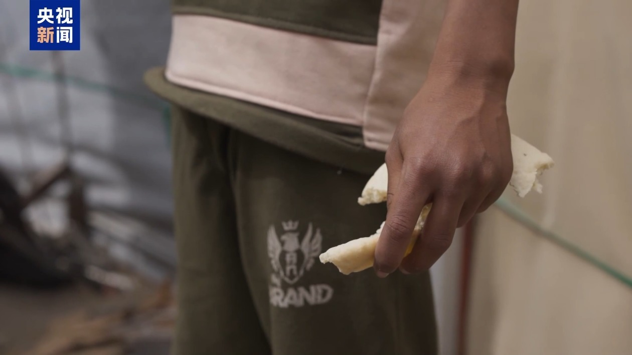 “妈妈告诉我，我们别无选择” 加沙民众在封锁下艰难求生