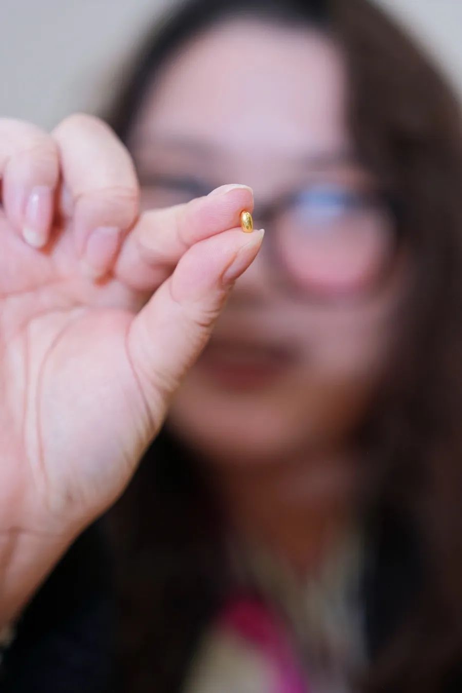 上海艺术家惹争议！被质疑浪费粮食？本人发声！有人真捡到黄金了