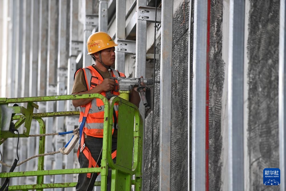 南凭高铁崇凭段新建站房进入全面装饰装修阶段 南凭高铁崇凭段新建站房进入全面装饰装修阶段