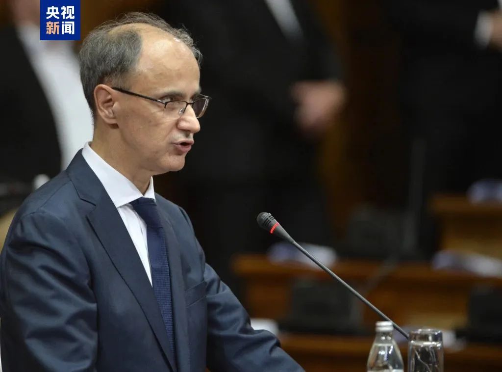 塞尔维亚新总理就职 武契奇出席仪式 塞尔维亚新总理就职 武契奇出席仪式