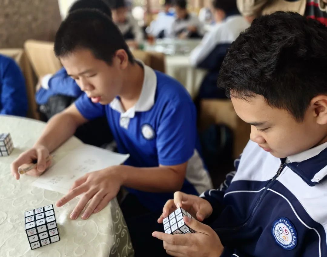 广东一学校初中生天天上课“打麻将”?校长:我安排的 广东一学校初中生天天上课“打麻将”?校长:我安排的