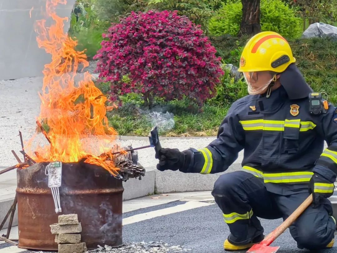 10多秒飙到400℃!不少青岛人习惯随身携带,赶紧自查→ 10多秒飙到400℃!不少青岛人习惯随身携带,赶紧自查→