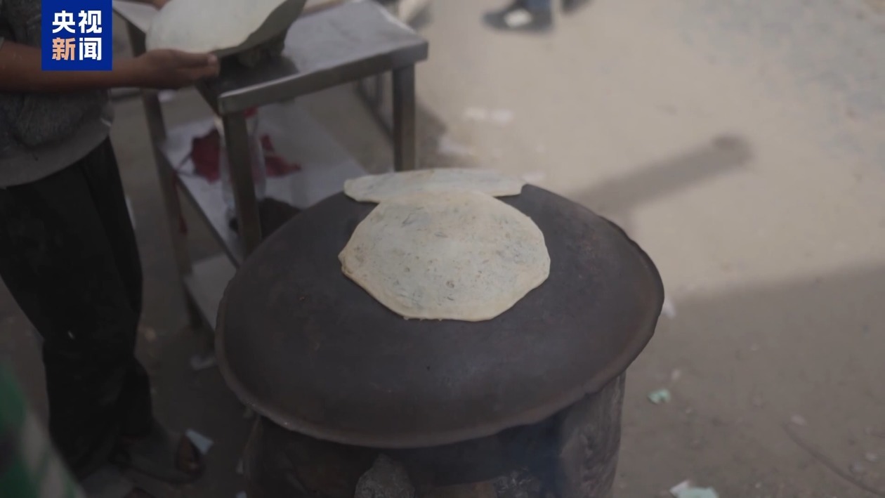 “妈妈告诉我，我们别无选择” 加沙民众在封锁下艰难求生