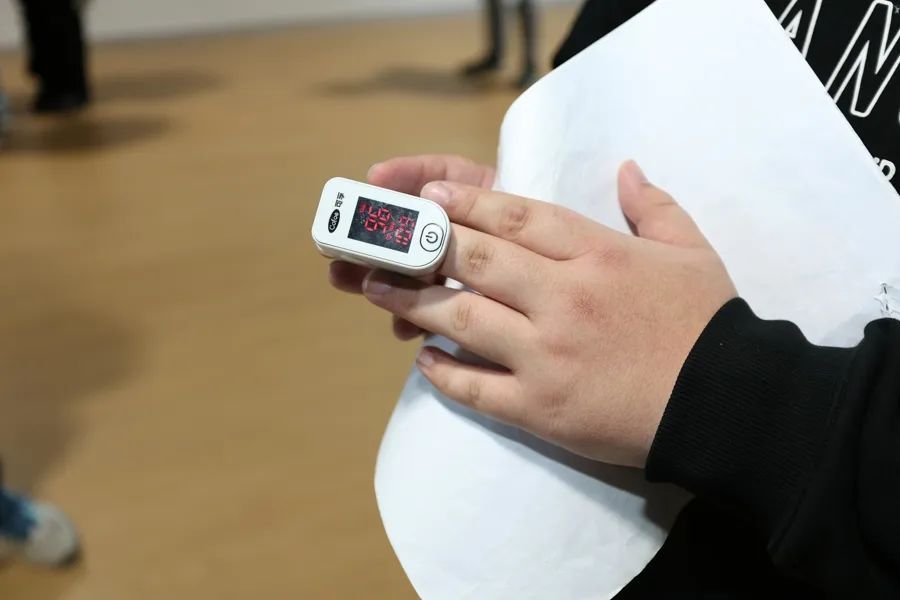 减脂期没戴眼镜,误食了一锅蒸鸡蛋糕怎么办?网友:“人没事就好,香坏了吧……” 减脂期没戴眼镜,误食了一锅蒸鸡蛋糕怎么办?网友:“人没事就好,香坏了吧……”