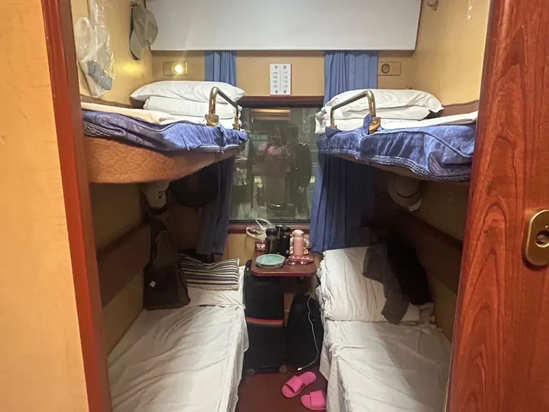 年轻人都狠狠心动了！这趟银发康养专列奔赴“诗与远方”