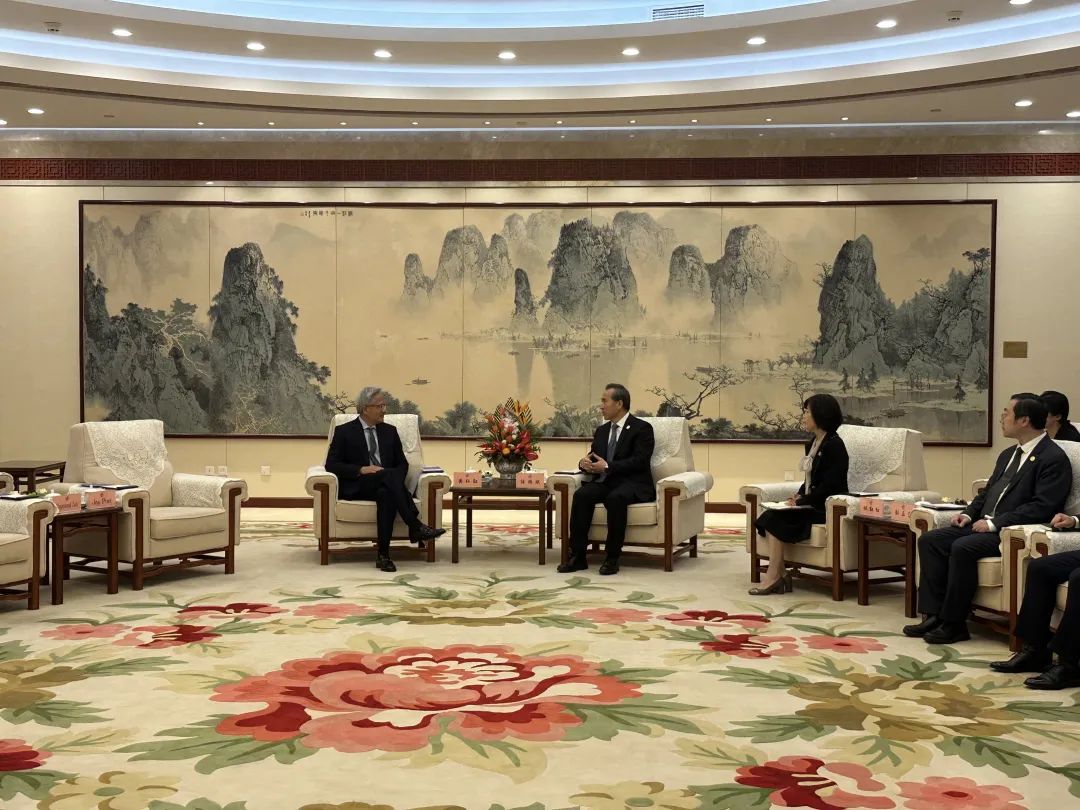 英伟达CEO黄仁勋到访北京:希望继续与中国合作 英伟达CEO黄仁勋到访北京:希望继续与中国合作