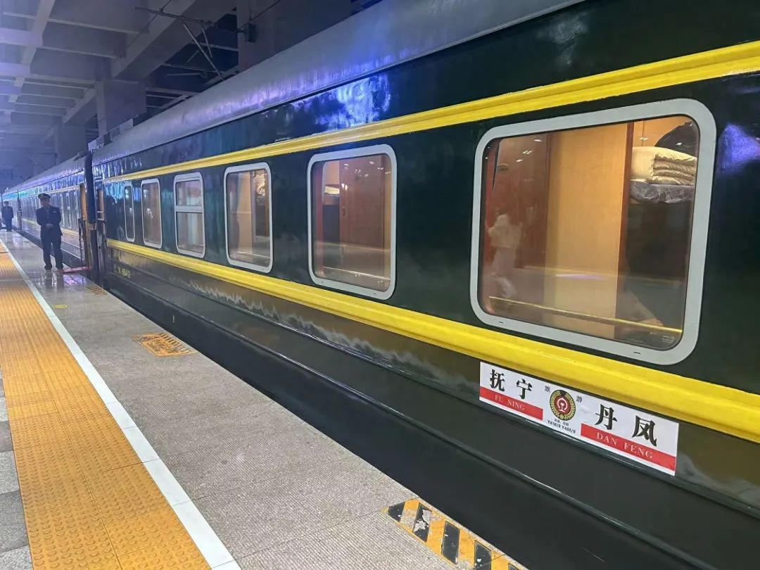 年轻人都狠狠心动了！这趟银发康养专列奔赴“诗与远方”