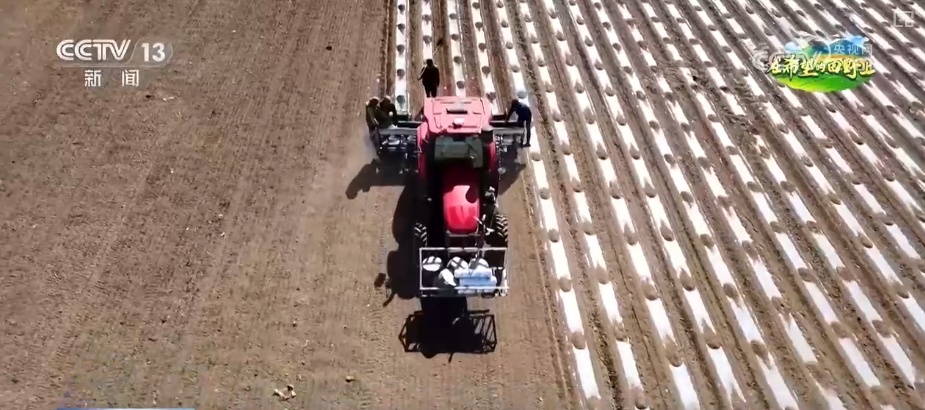 数字赋能春耕沃野生机勃勃 一幅幅“科技春耕图”在广袤田野铺展开 数字赋能春耕沃野生机勃勃 一幅幅“科技春耕图”在广袤田野铺展开