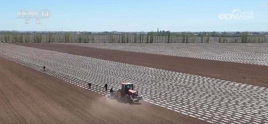 数字赋能春耕沃野生机勃勃 一幅幅“科技春耕图”在广袤田野铺展开 数字赋能春耕沃野生机勃勃 一幅幅“科技春耕图”在广袤田野铺展开