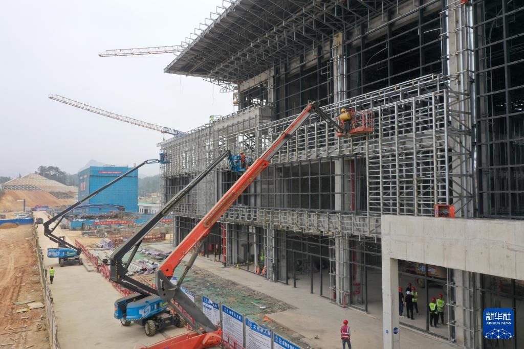 南凭高铁崇凭段新建站房进入全面装饰装修阶段 南凭高铁崇凭段新建站房进入全面装饰装修阶段