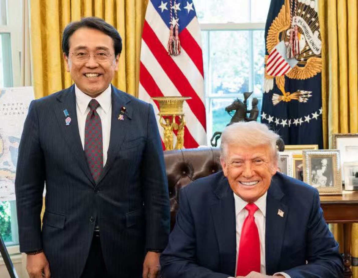 赴美谈判的日官员称“我地位低却得到特朗普接见,对此很感激”,引日网民吐槽 赴美谈判的日官员称“我地位低却得到特朗普接见,对此很感激”,引日网民吐槽