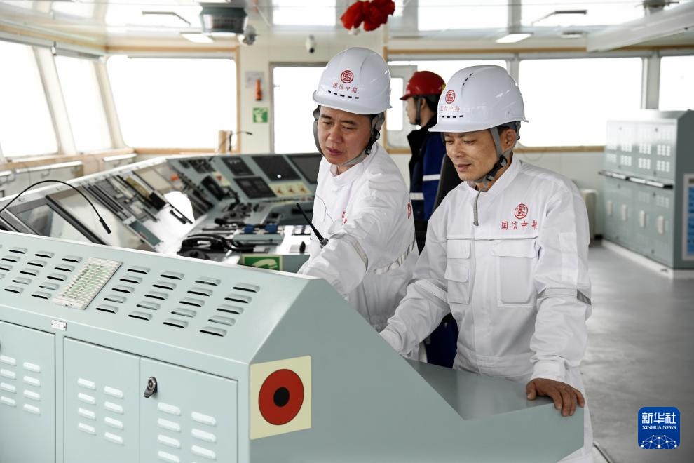 新华全媒+丨全球首艘15万吨级智慧渔业大型养殖工船交付 新华全媒+丨全球首艘15万吨级智慧渔业大型养殖工船交付