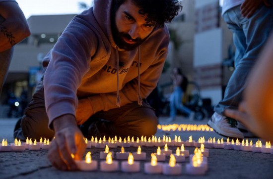 从断供到威胁收税，特朗普政府与哈佛闹大了