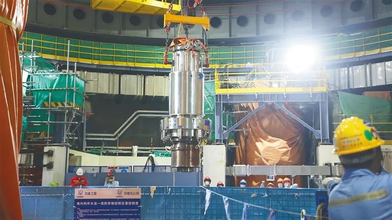 全球首堆首台！成功吊装→