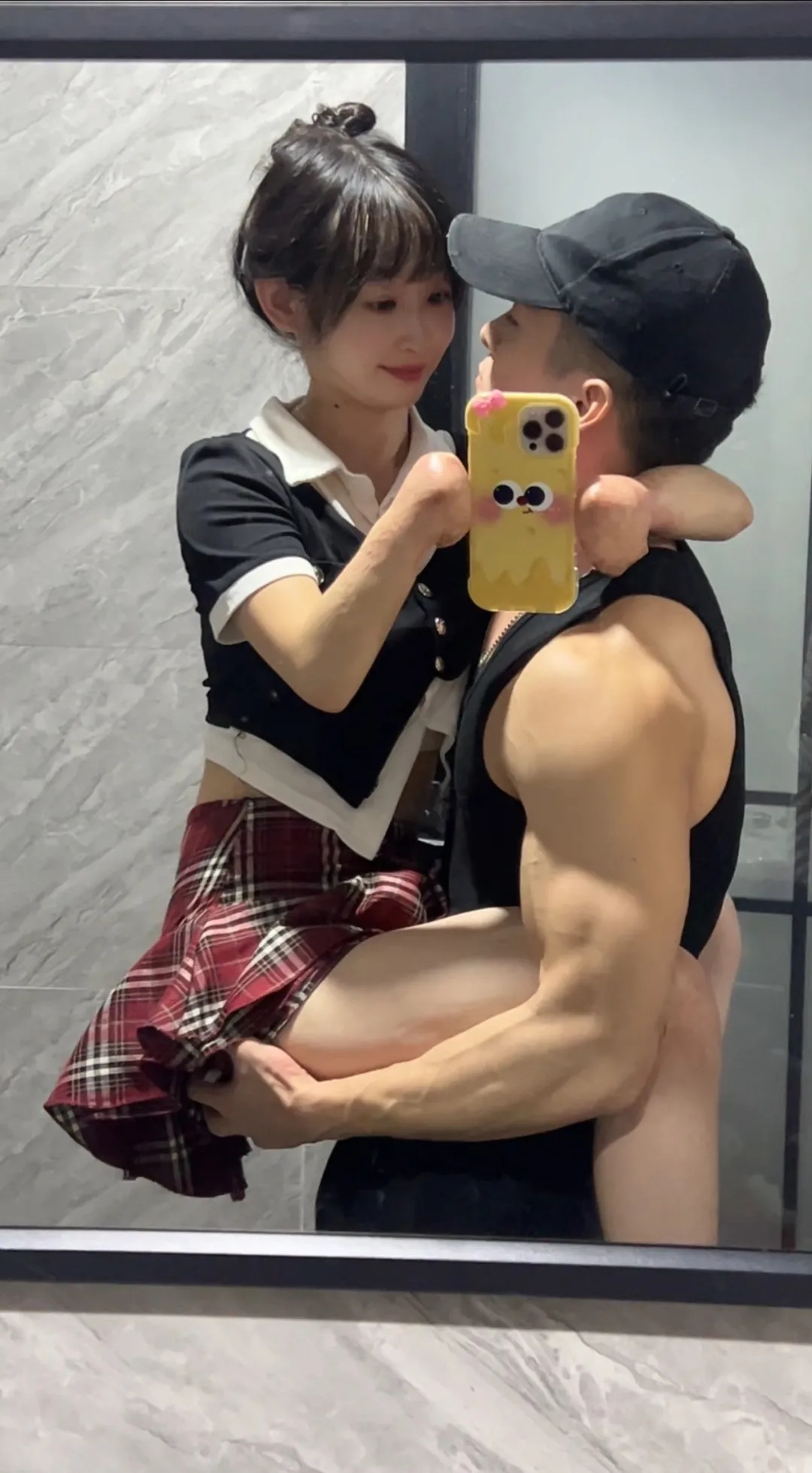 00后无手女孩怀孕遭恶评“生怪胎”，丈夫再回应：人人都有向往美好生活的权利