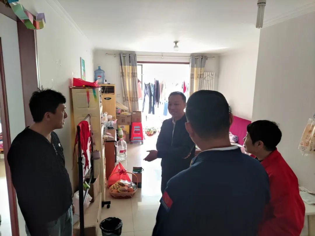 着火了！北京仨市民上演教科书式灭火！