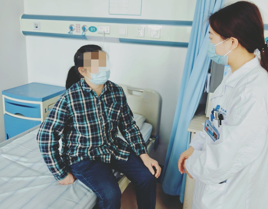 女子双肺全白险些丧命，医生提醒：很像感冒，千万别硬扛