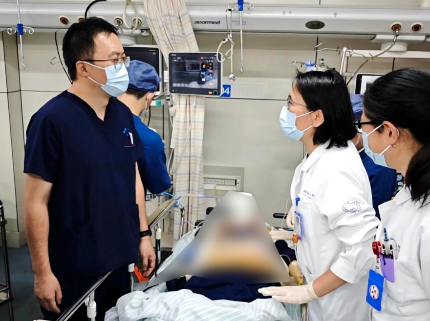 男生与网友豪饮1斤多洋酒，突发脑病紧急送医，命悬一线……