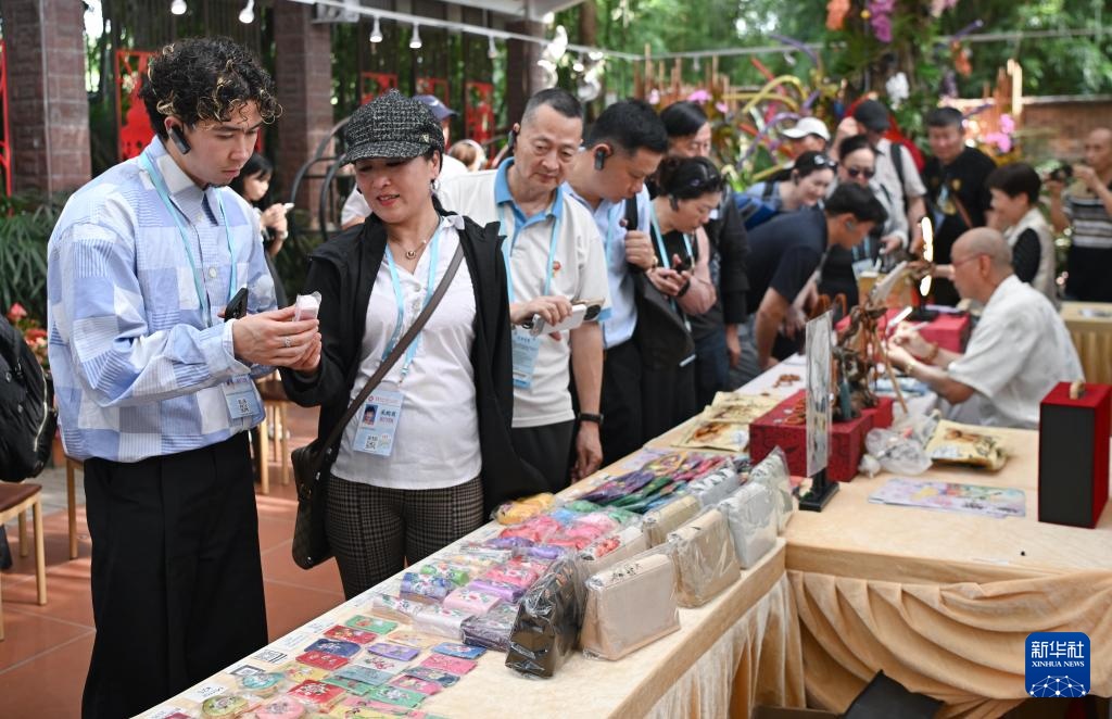 广交会境外采购商走进广州兰圃