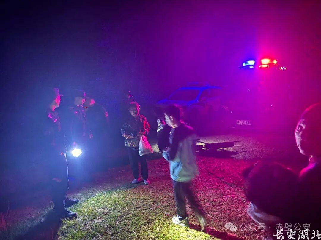 空地联动！警用无人机助力搜救七旬老人