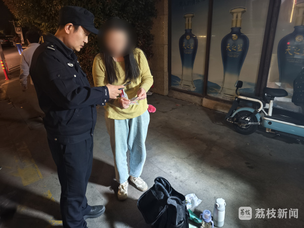 警方收到“奥特曼”锦旗:你相信光吗?我们相信责任与担当! 警方收到“奥特曼”锦旗:你相信光吗?我们相信责任与担当!