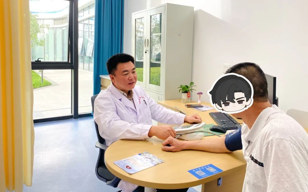 一打球就“胸口压石” 福州王先生遭遇“猝死杀手” ，幸好……
