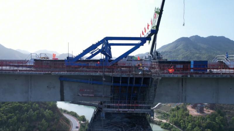 江西：遂大高速最高桥梁上犹江特大桥成功合龙 实现双幅贯通