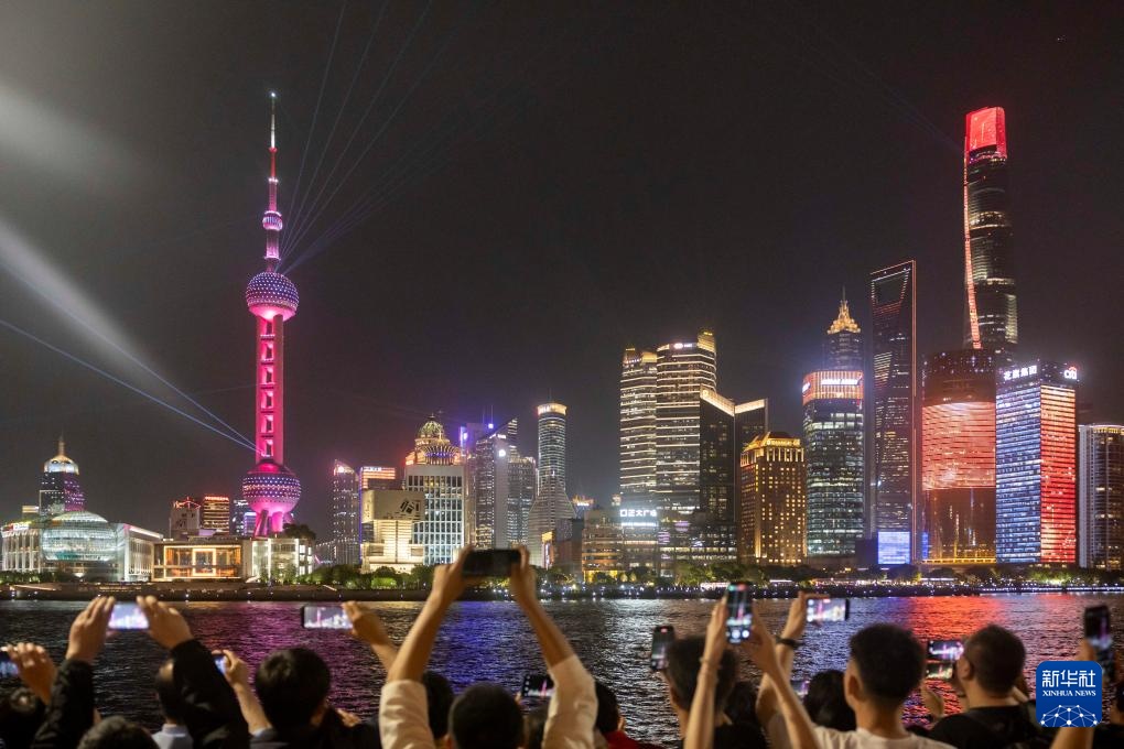 上海浦东举行“潮涌东方 光启未来”主题光影展演