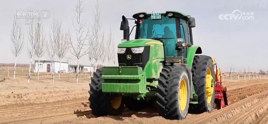 “科技+服务”助力“慧”好“春耕图” 科技显身手夯实丰收基础 “科技+服务”助力“慧”好“春耕图” 科技显身手夯实丰收基础