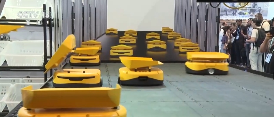 服务机器人、VR设备、零嵌冰箱……中国“智造”凭硬核实力“圈粉”